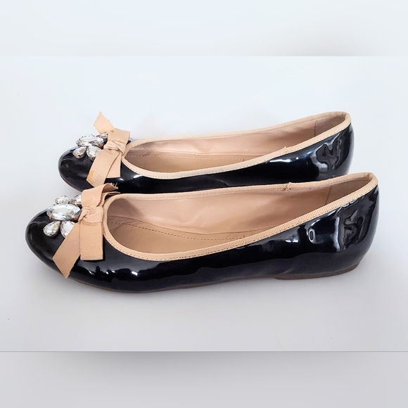 BCBG Paris Size 8.5B Jewel Applique Patent Leather Black Beige Flat Shoes - Picture 3 of 7